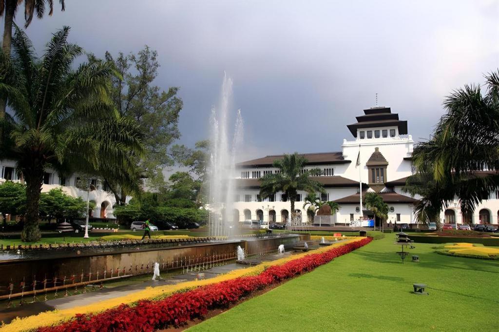 Indies Hotel Bandung Eksteriør bilde